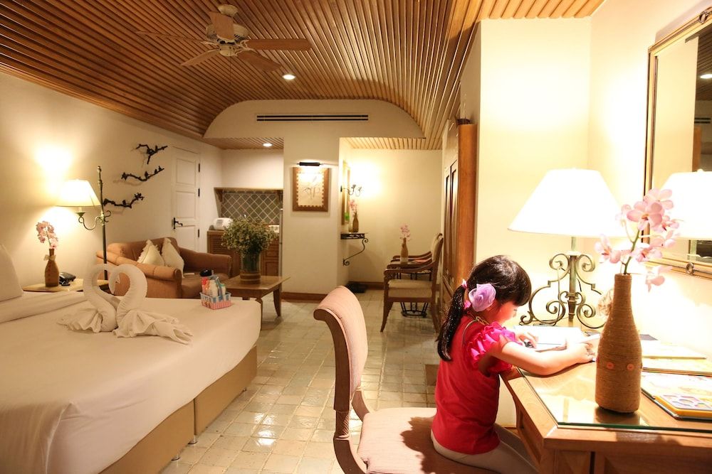 undefined Palm Springs Hotel 10