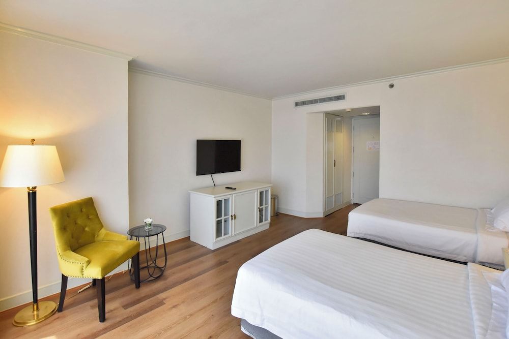 Superior Twin Room, City View