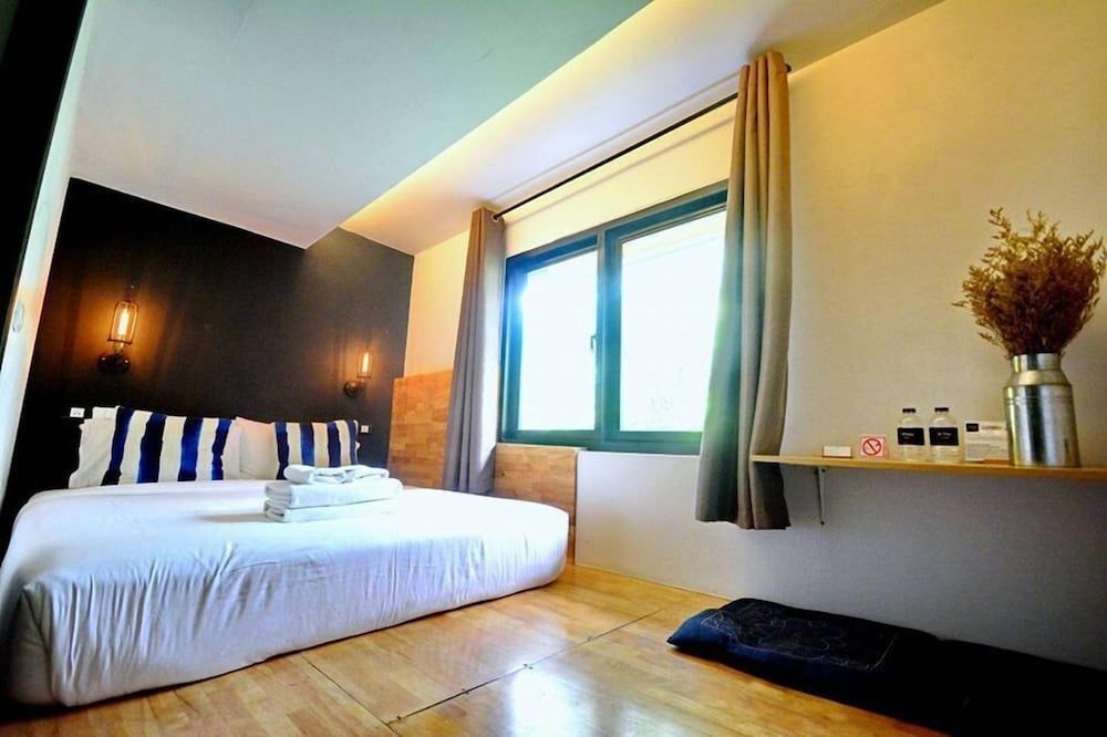 STrips the Poshtel - Hostel Private Double Deluxe 3