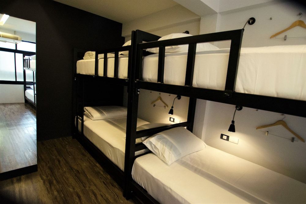 undefined STrips the Poshtel - Hostel 2