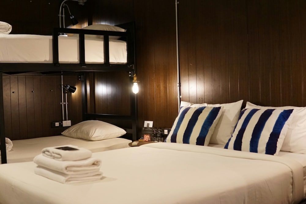 STrips the Poshtel - Hostel Family 6