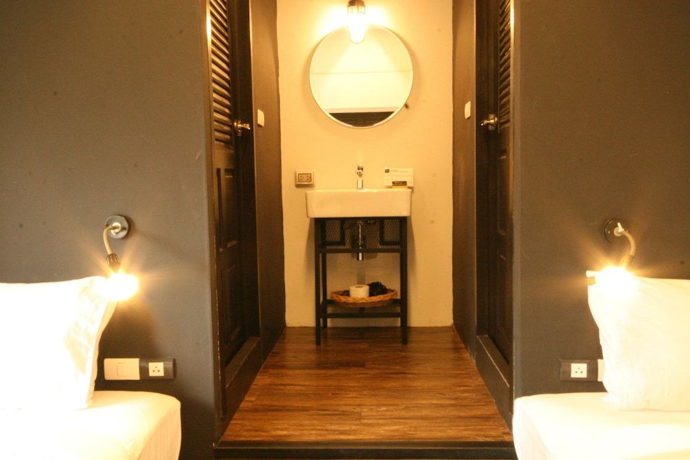 undefined STrips the Poshtel - Hostel 4