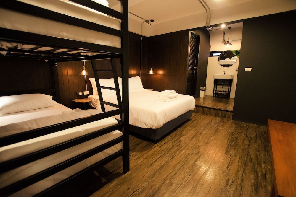 undefined STrips the Poshtel - Hostel 5