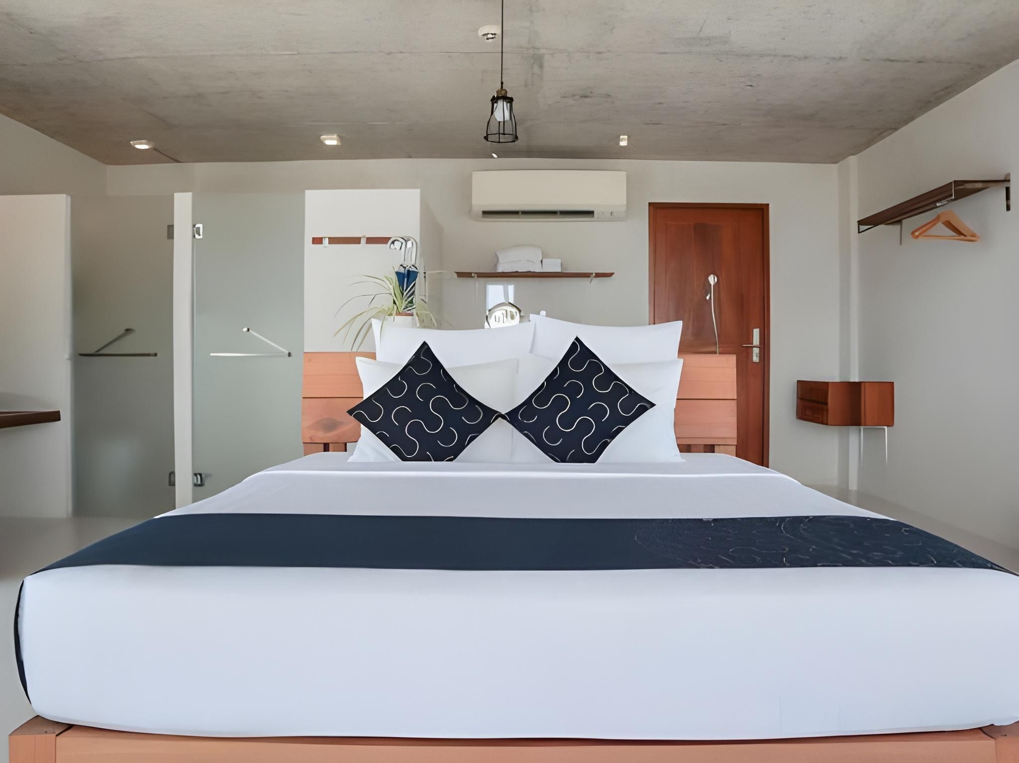 Grand Suite with Pool Access