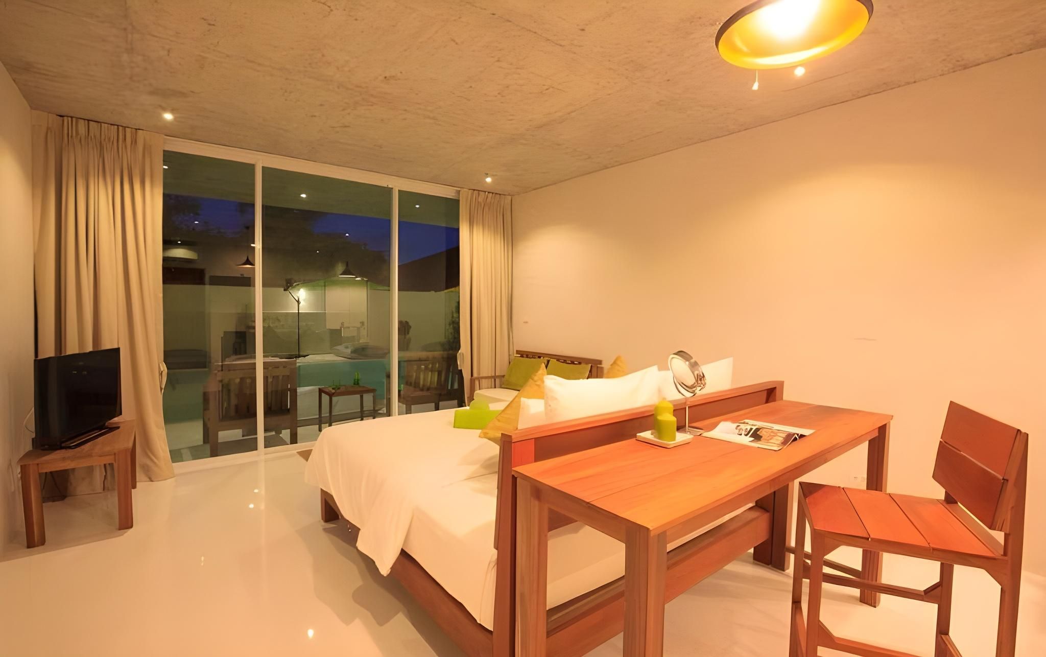 Grand Suite with Pool Access