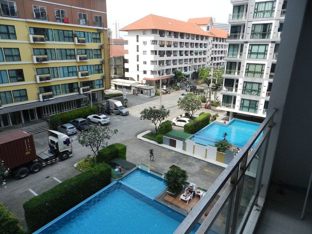 Apartments Alex Group NEOcondo Pattaya Deluxe Studio Suite, Refrigerator & Microwave, Pool View 12