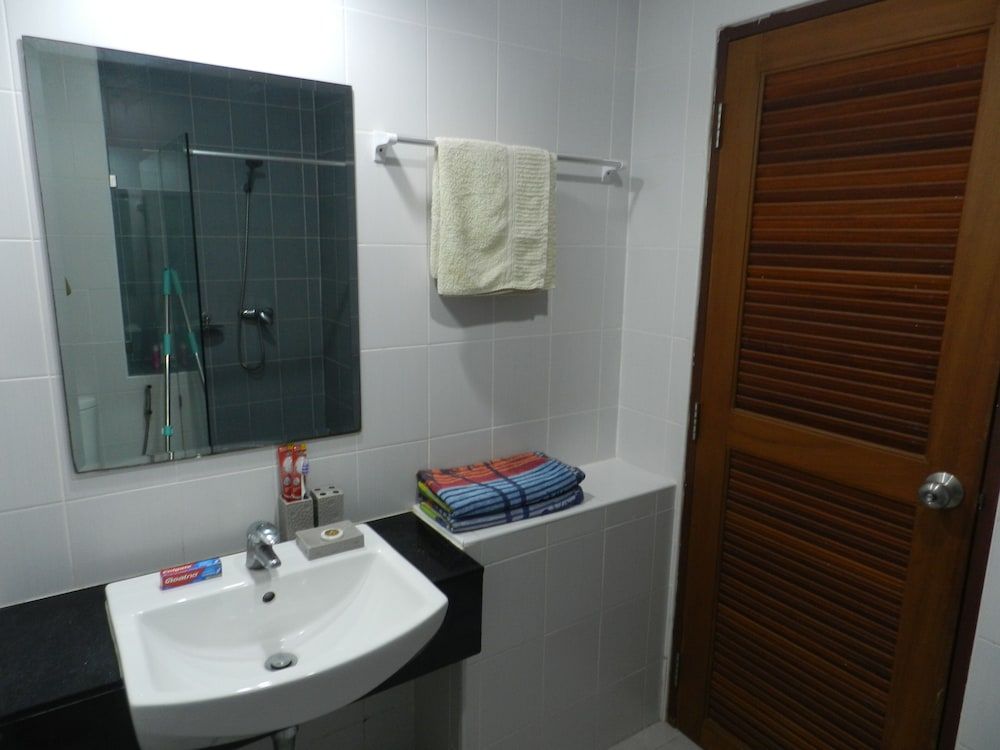 Apartments Alex Group NEOcondo Pattaya Deluxe Studio Suite, Refrigerator & Microwave, Pool View 13