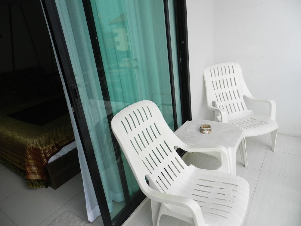 Apartments Alex Group NEOcondo Pattaya Deluxe Studio Suite, Refrigerator & Microwave, Pool View 6