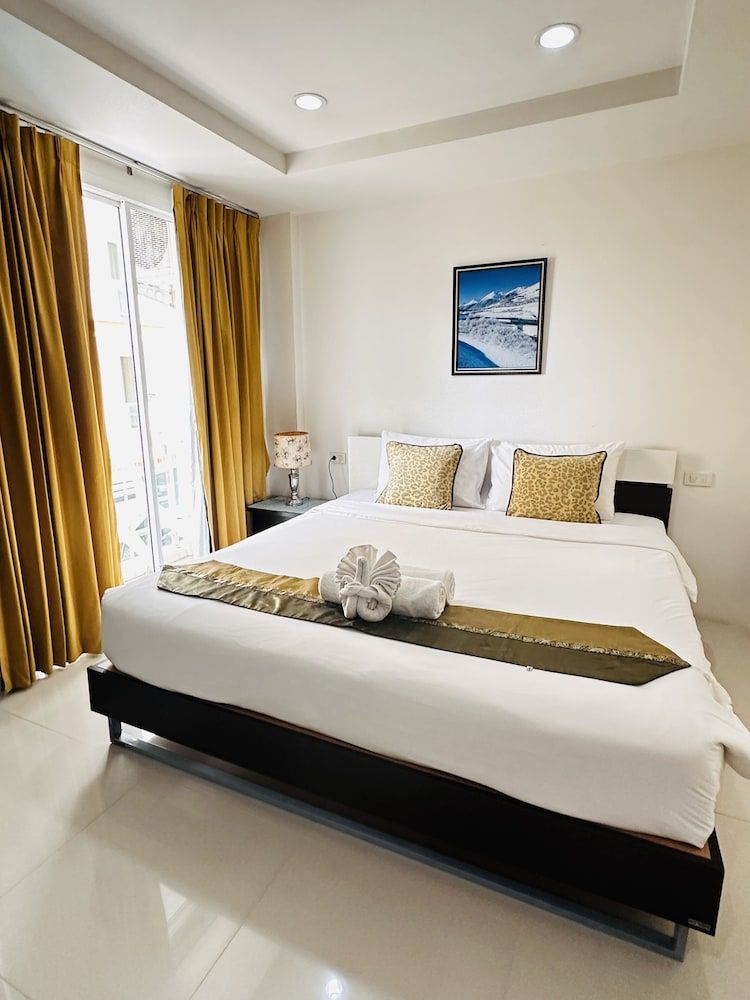 Swiss House Superior Room with Balcony 27