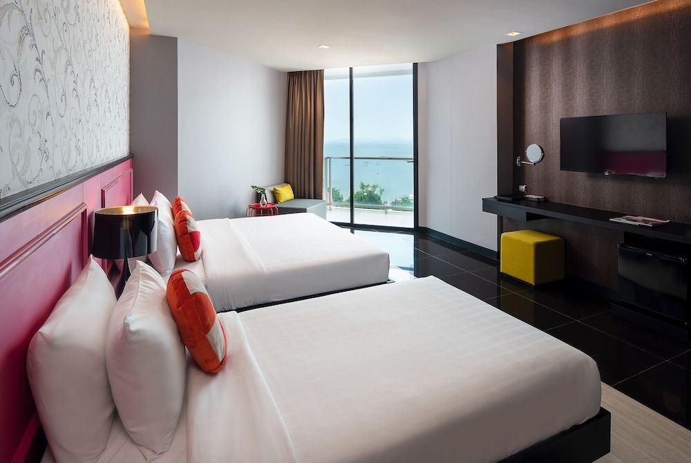 Tsix5 Phenomenal Hotel Pattaya Deluxe Sea View 7