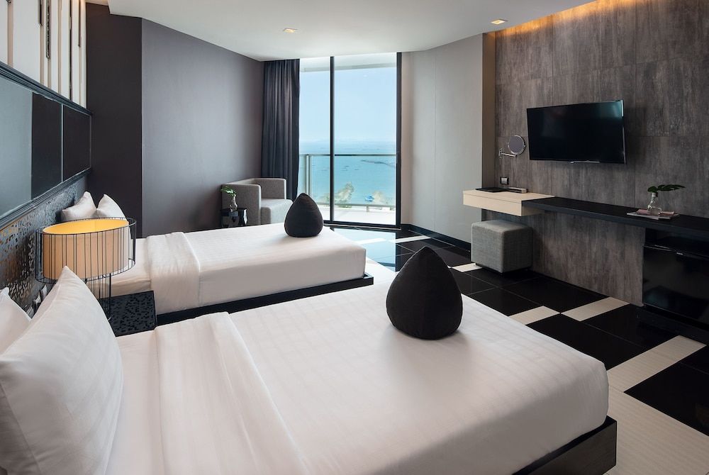 Tsix5 Phenomenal Hotel Pattaya Deluxe Sea View 6