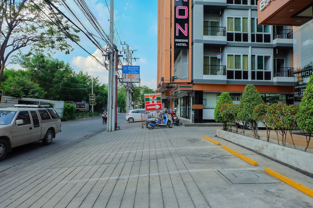 undefined Baron Residence Bangkok 10