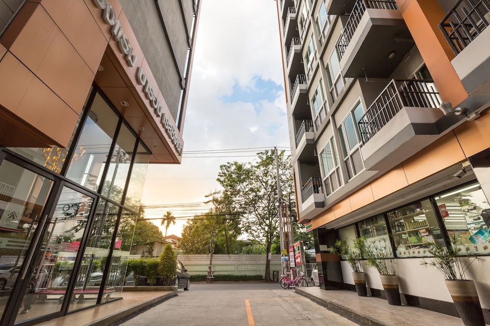 undefined Baron Residence Bangkok 9