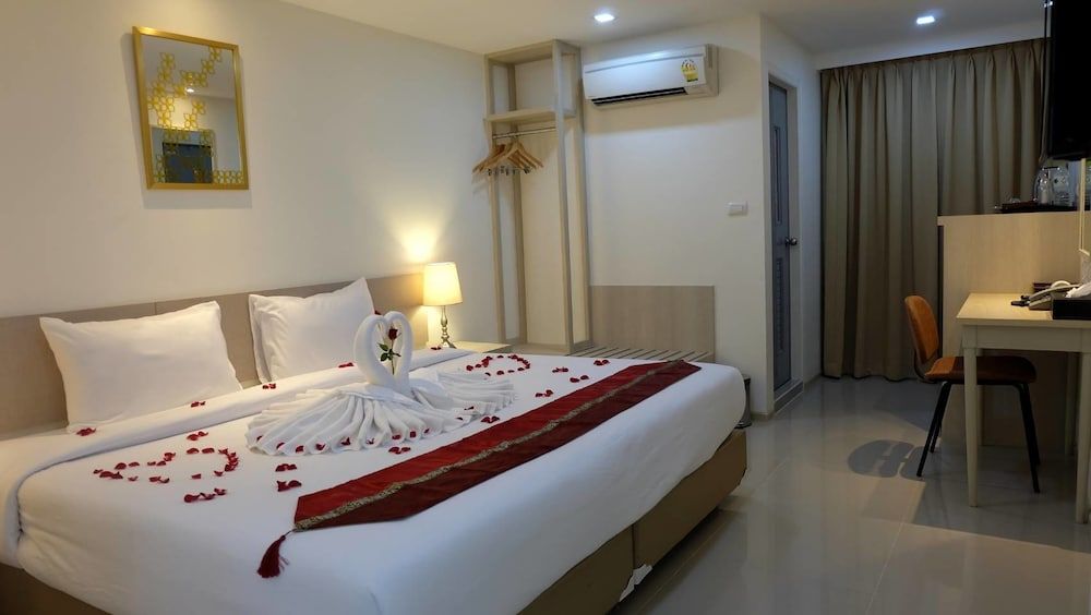 Baron Residence Bangkok Superior B 2