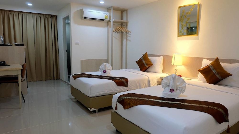 Baron Residence Bangkok Superior B