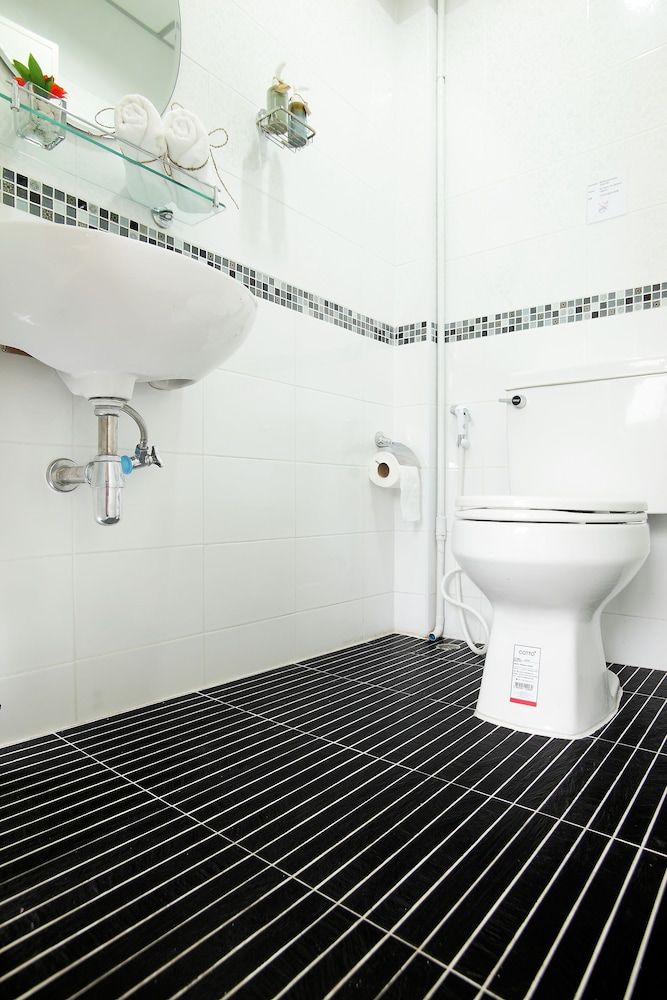 undefined Smile Inn 6