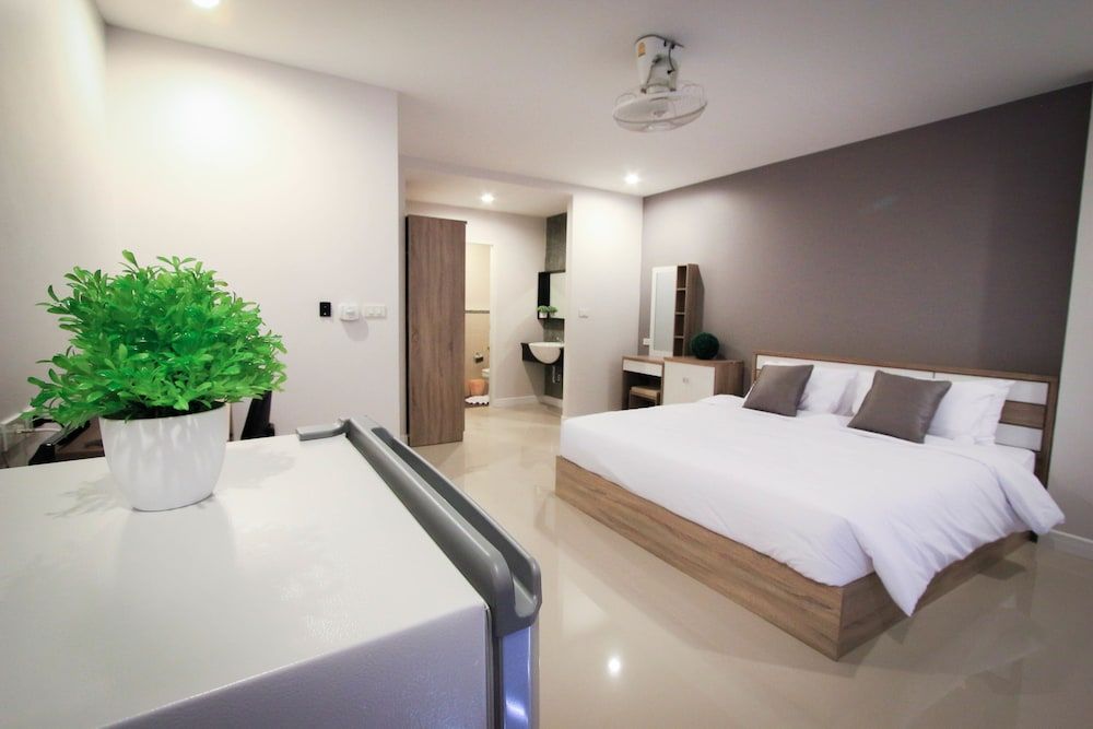 Vipa House Phuket Superior Double Room 3