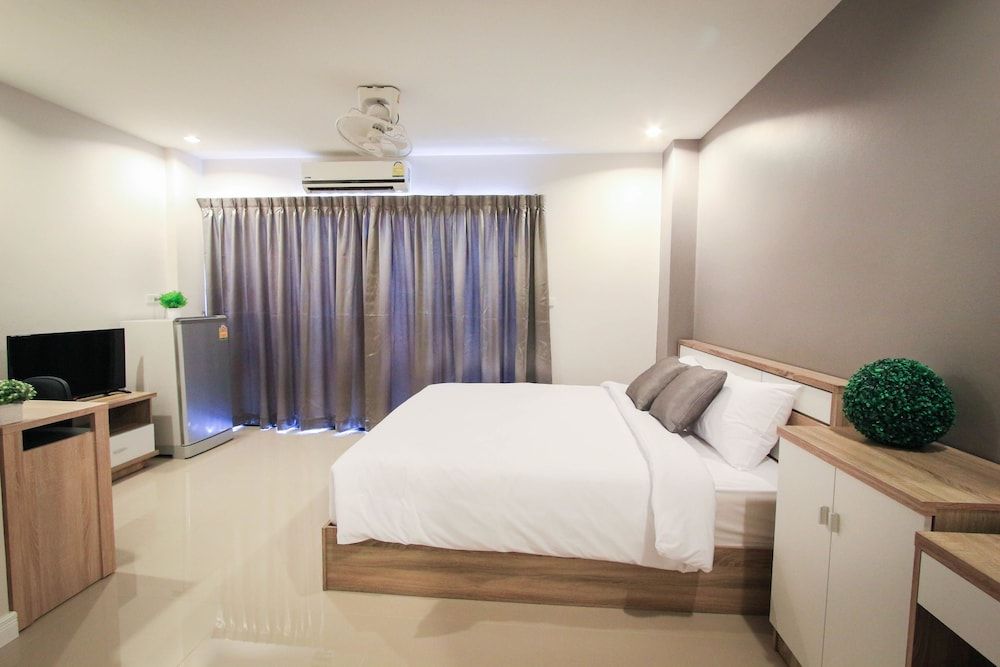 Vipa House Phuket Deluxe Double Room 2