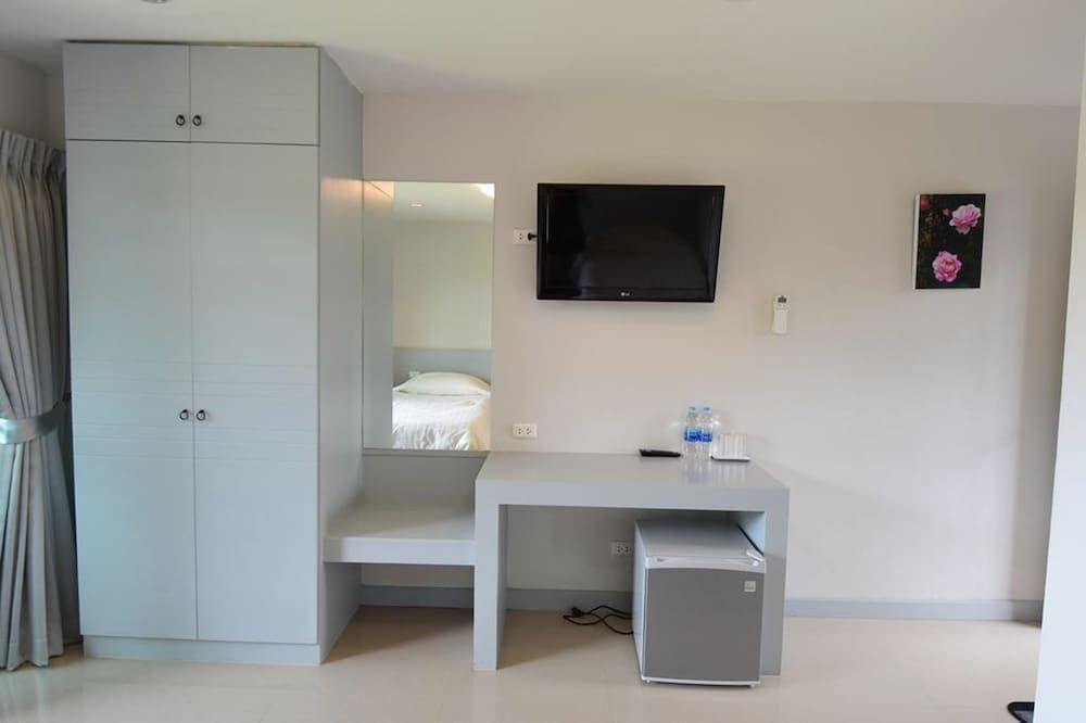 Rose Villa Resort Standard Twin Room 8