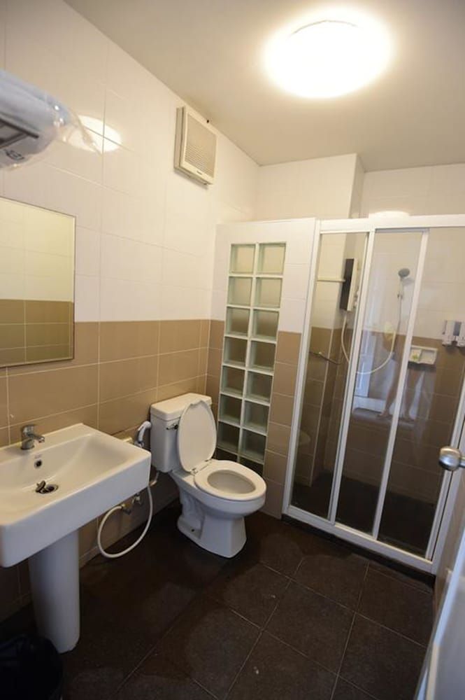 Rose Villa Resort Standard Twin Room 9