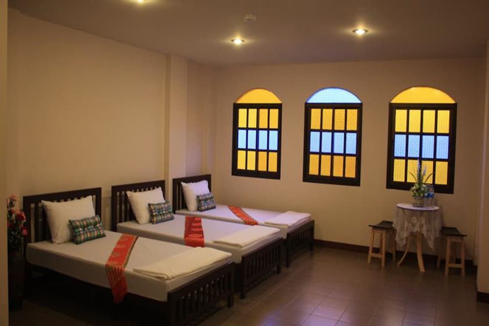 Ming Shou Boutique House Triple Bed 4