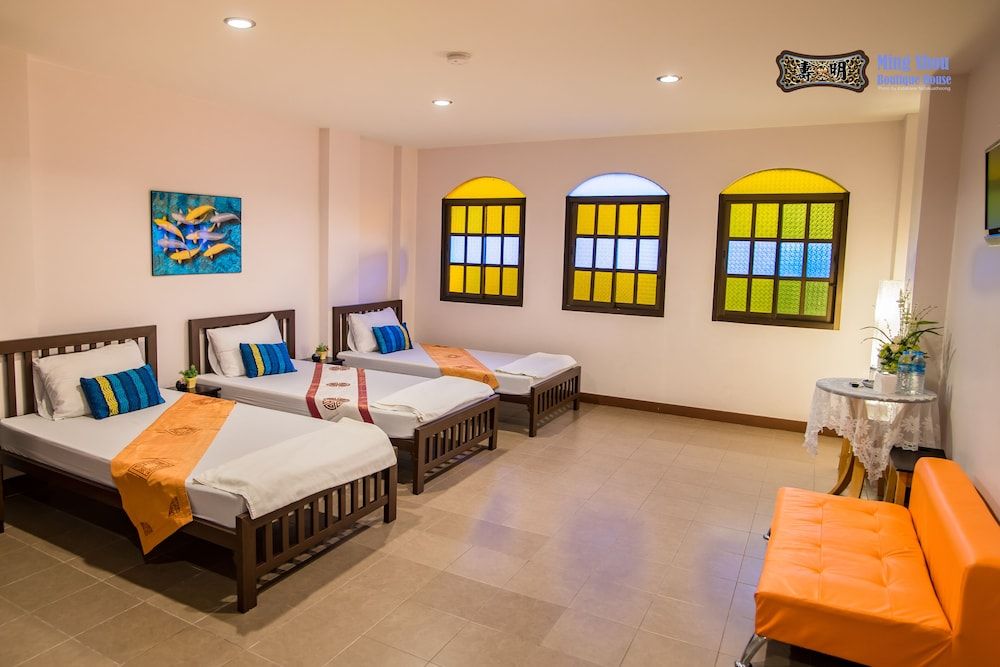 Ming Shou Boutique House Triple Bed