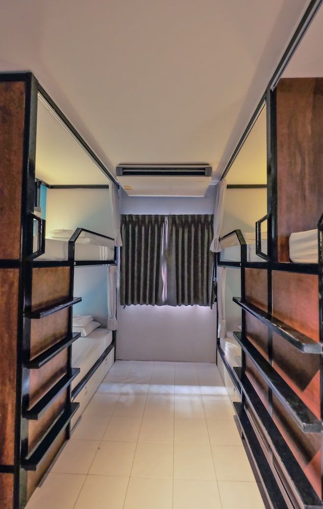 Shared Dormitory, Women only