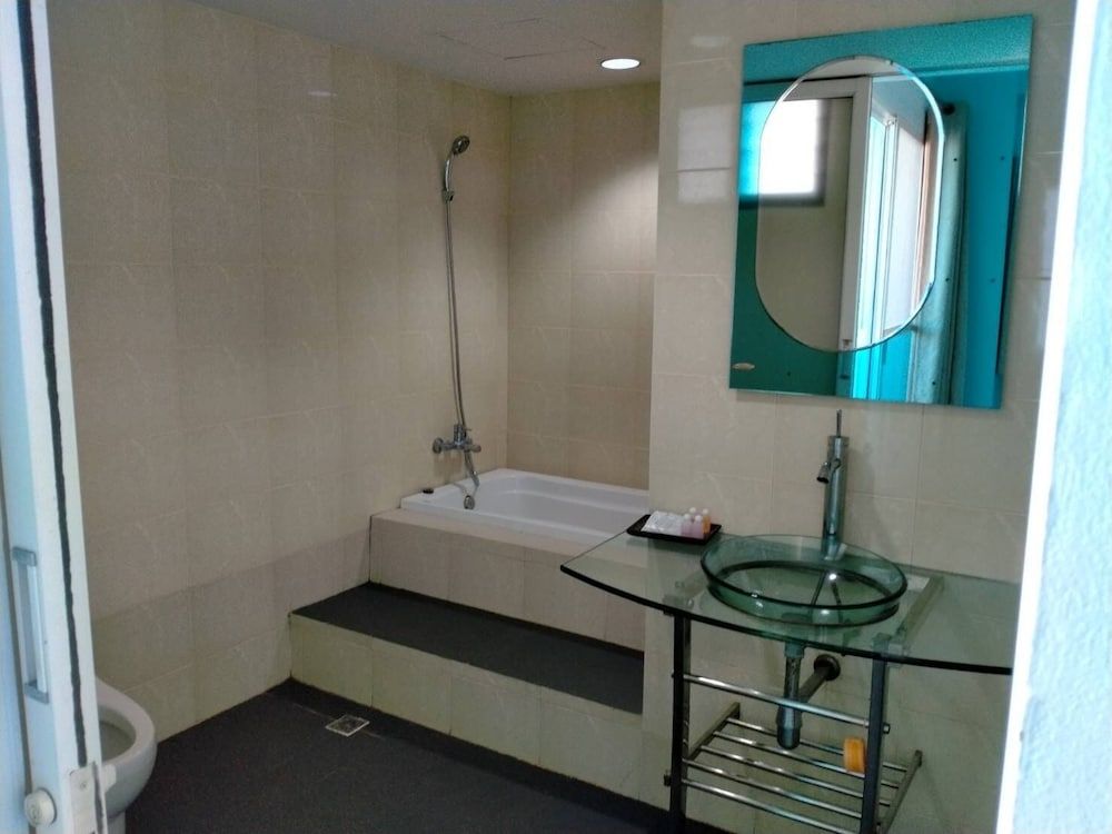 Family Apartment, 2 Bedrooms, Bathtub