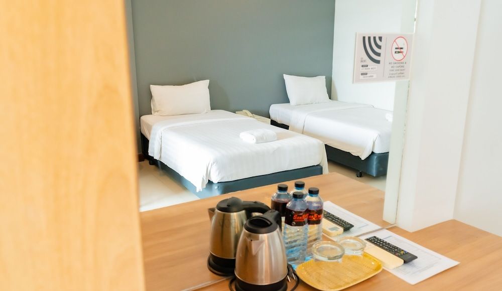 Le Nara Residence Standard Twin Room 7