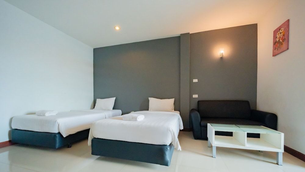 Le Nara Residence Standard Twin Room 5