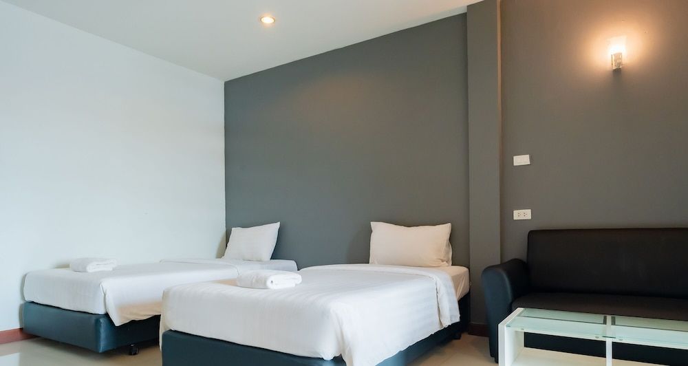 Le Nara Residence Standard Twin Room 4