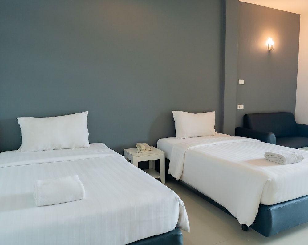 Le Nara Residence Standard Twin Room 2