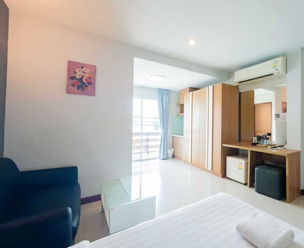 Le Nara Residence Standard Twin Room 6