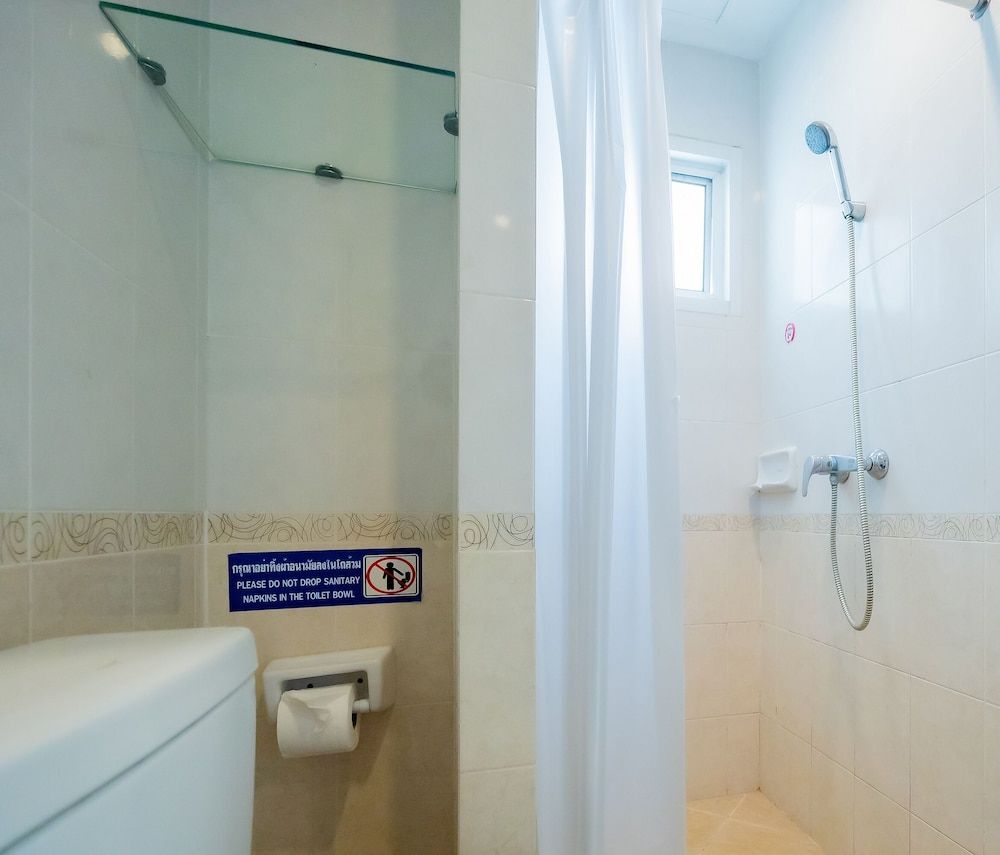 Le Nara Residence Standard Twin Room 9