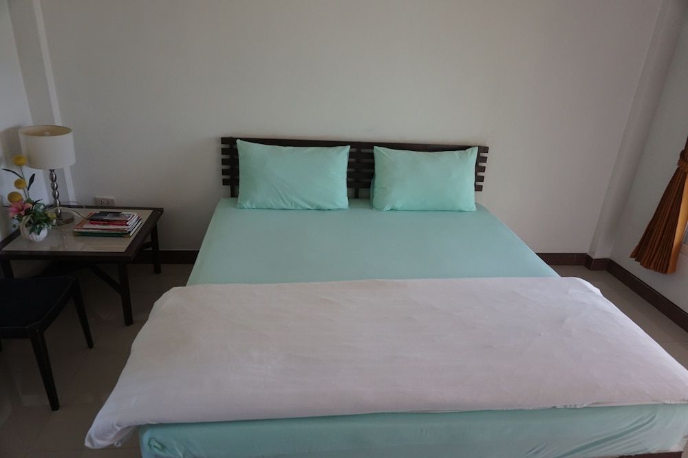 Thatphanom Place Standard King Bed 4