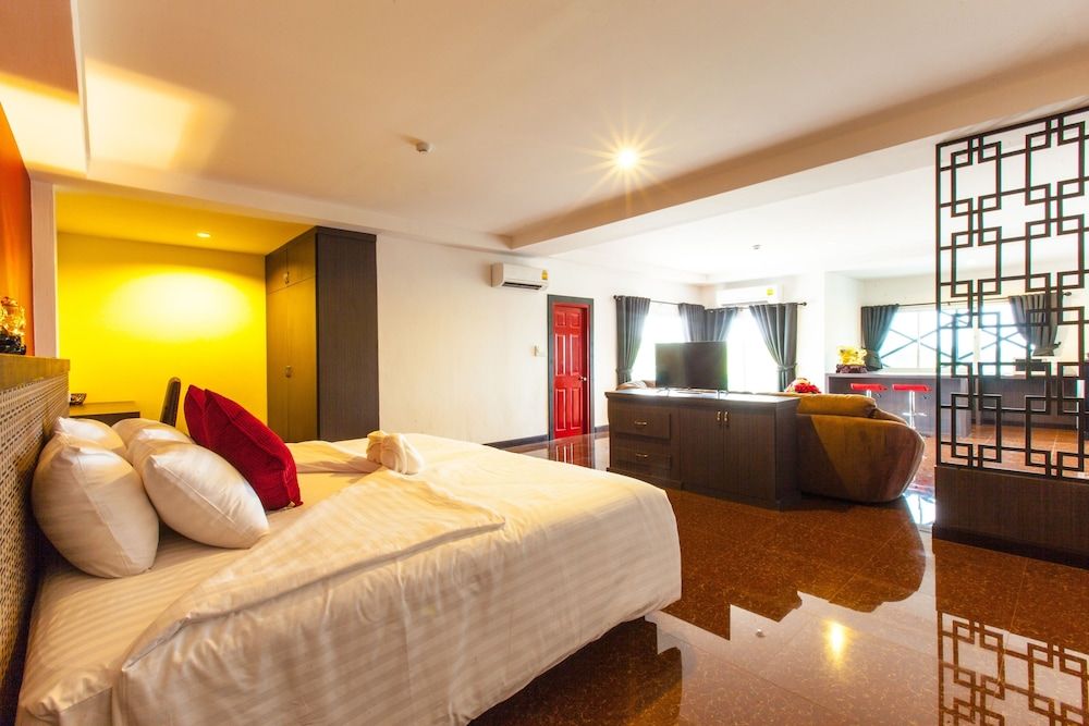 Lake View Suite