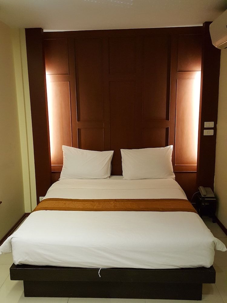 W 21 Hotel Bangkok Deluxe Room, No Windows 2