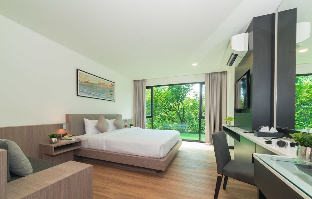 undefined Pause and Play Hotel 8