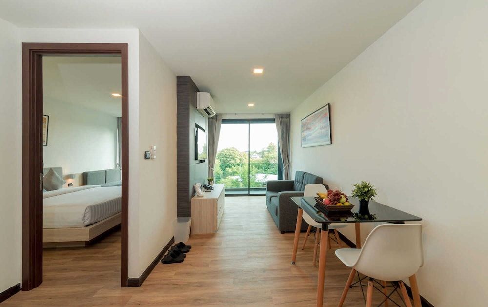 undefined Pause and Play Hotel 10