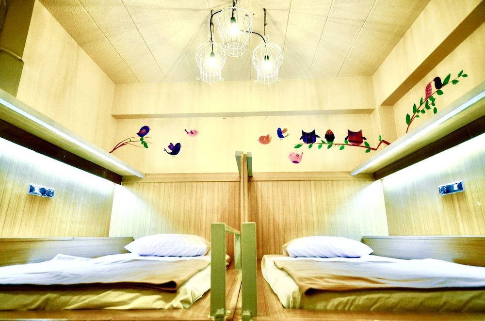 The Neighbor Hoot Hostel & Cafe Twin Deluxe room with private bathroom 2