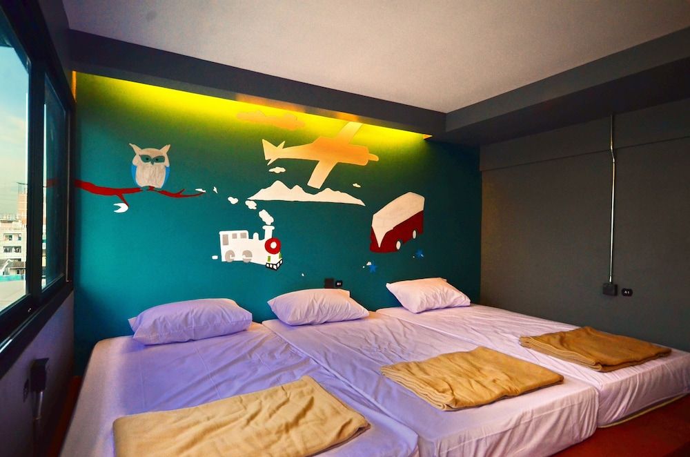 The Neighbor Hoot Hostel & Cafe Triple room with private bathroom 8