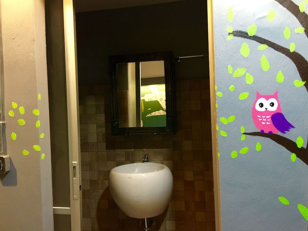 The Neighbor Hoot Hostel & Cafe Triple room with private bathroom 7