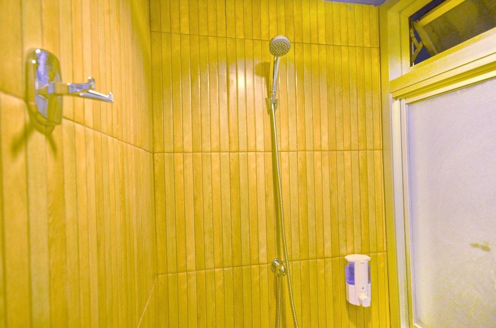 The Neighbor Hoot Hostel & Cafe Twin Deluxe room with private bathroom 4