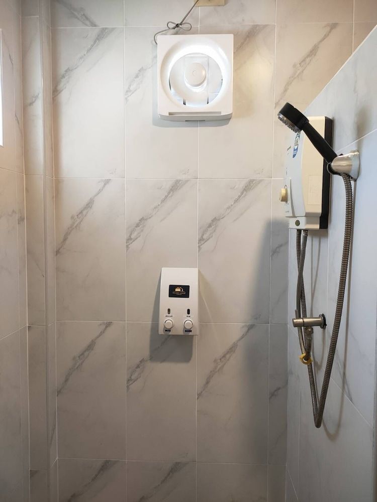 Golden House Hotel Sakaeo Deluxe Triple Room 10