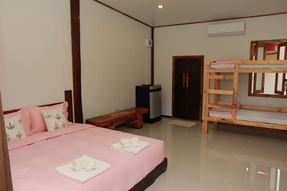 Banmaihom Amphawa Family Room 2