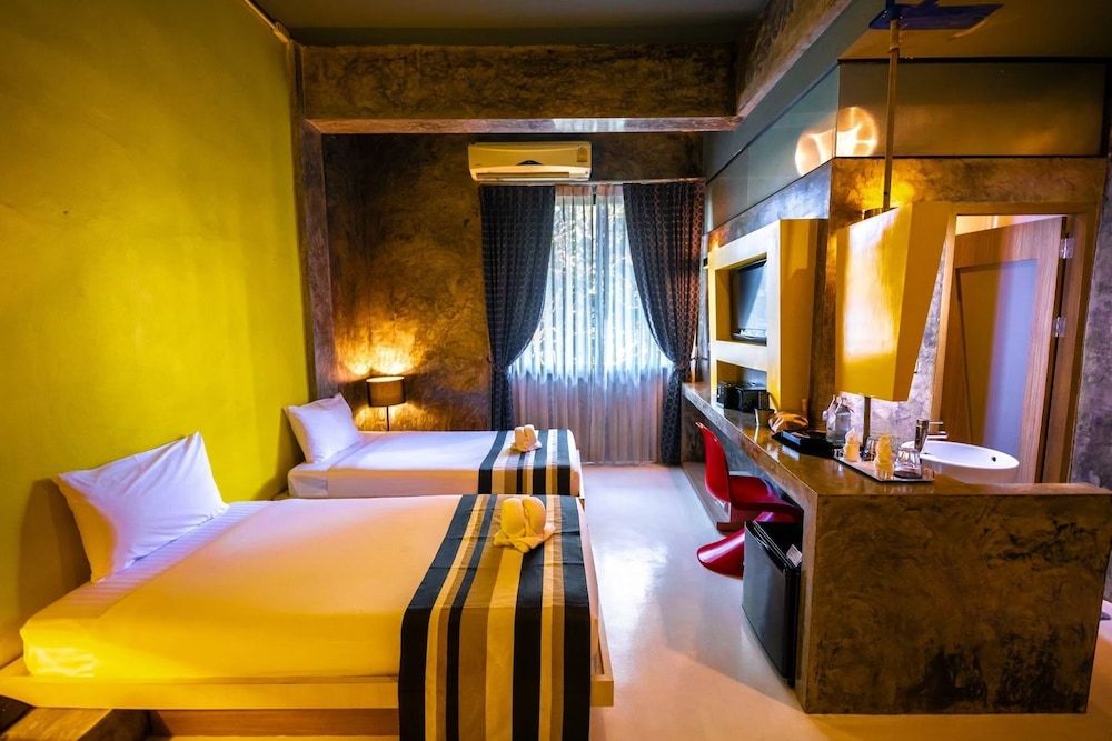 The b Ranong Trend Hotel