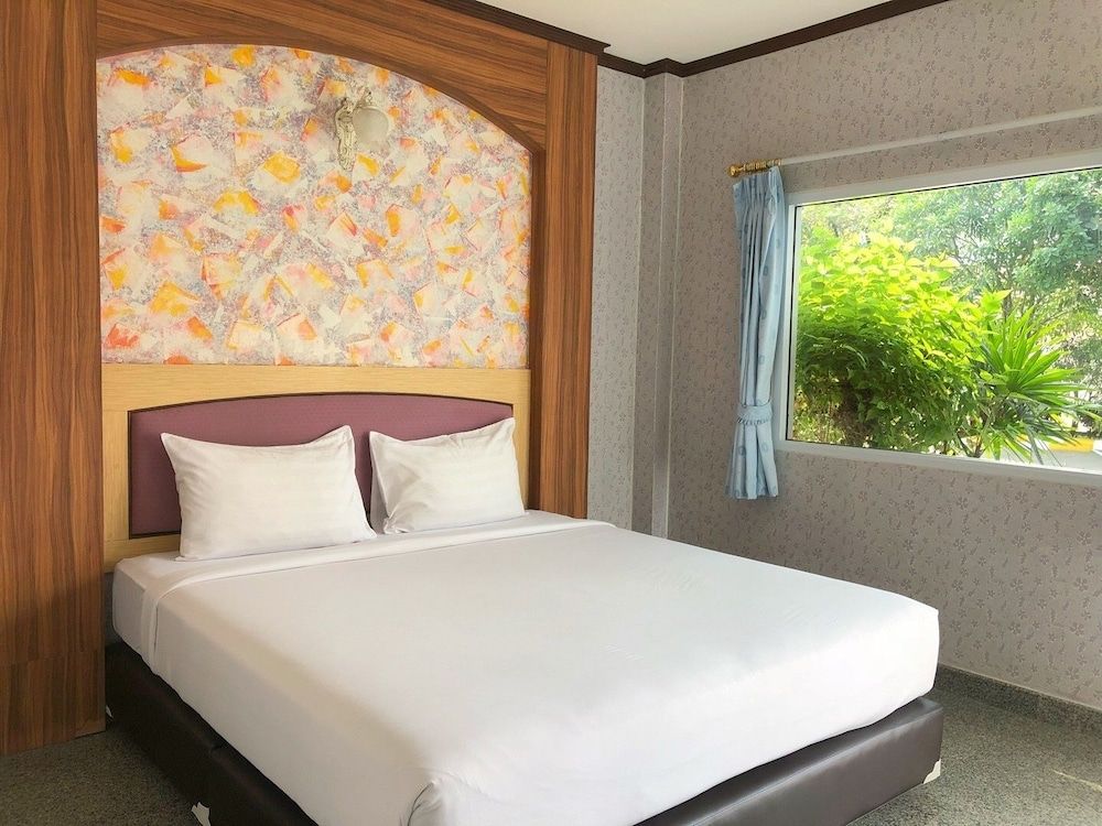 Soda Resort Deluxe Room 4