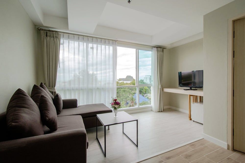 Prachuap Grand Hotel Junior Suite 5