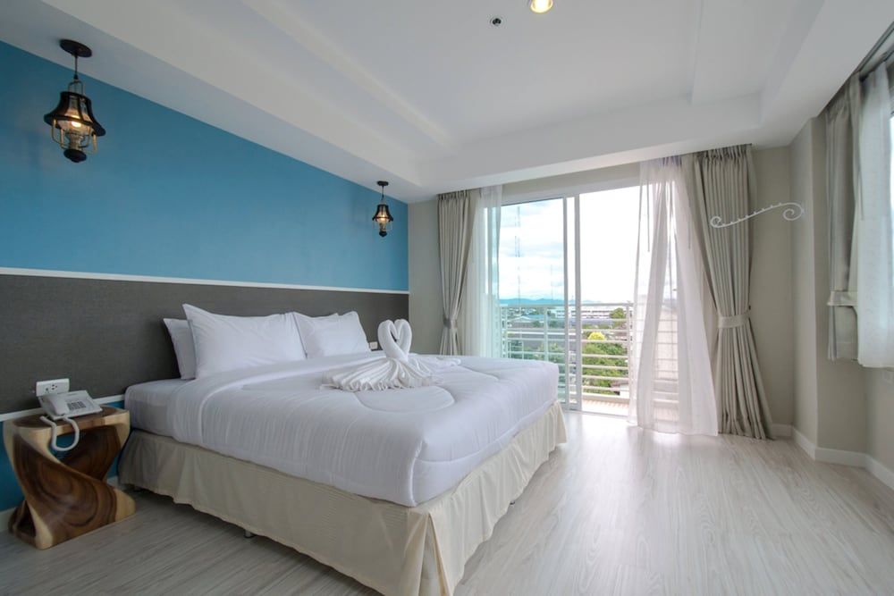 Prachuap Grand Hotel Junior Suite