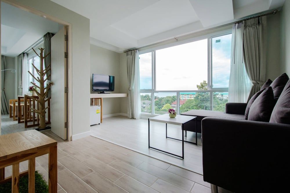 Prachuap Grand Hotel Junior Suite 4